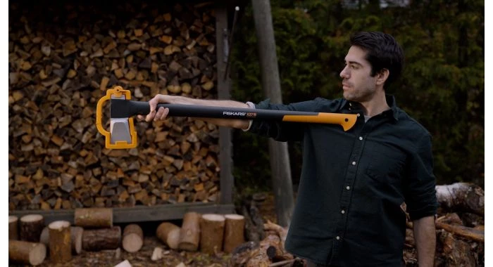 Hache Fiskars X27 - Merlin XXL & gants Fiskars 160007 offerts - 920 mm - 122503 7 Hache Fiskars X27 - Merlin XXL & gants Fiskars 160007 offerts - 920 mm - 122503 – Image 5