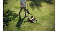 Tondeuse à main Fiskars StaySharp Max - Tondeuse à gazon - incl. bac de ramassage - 46cm - 1001658 -Outils de jardinage Soldes a0646e6392a16557b9fbe9649308e78e