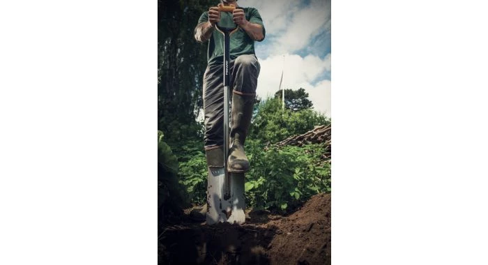 Pelles Fiskars - Bêche à bord pointu pour sol dur et caillouteux - 120 cm - Acier/plastique renforcé de fibre de verre - Xact - Taille: L - 1003683 5 Pelles Fiskars - Bêche à bord pointu pour sol dur et caillouteux - 120 cm - Acier/plastique renforcé de fibre de verre - Xact - Taille: L - 1003683 – Image 3